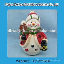Estatuilla de muñeco de nieve de cerámica atractiva para la decoración de la Navidad 2015